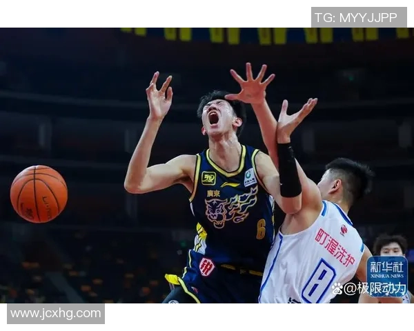 CBA四川队与深圳队激战正酣谁将赢得这场精彩对决